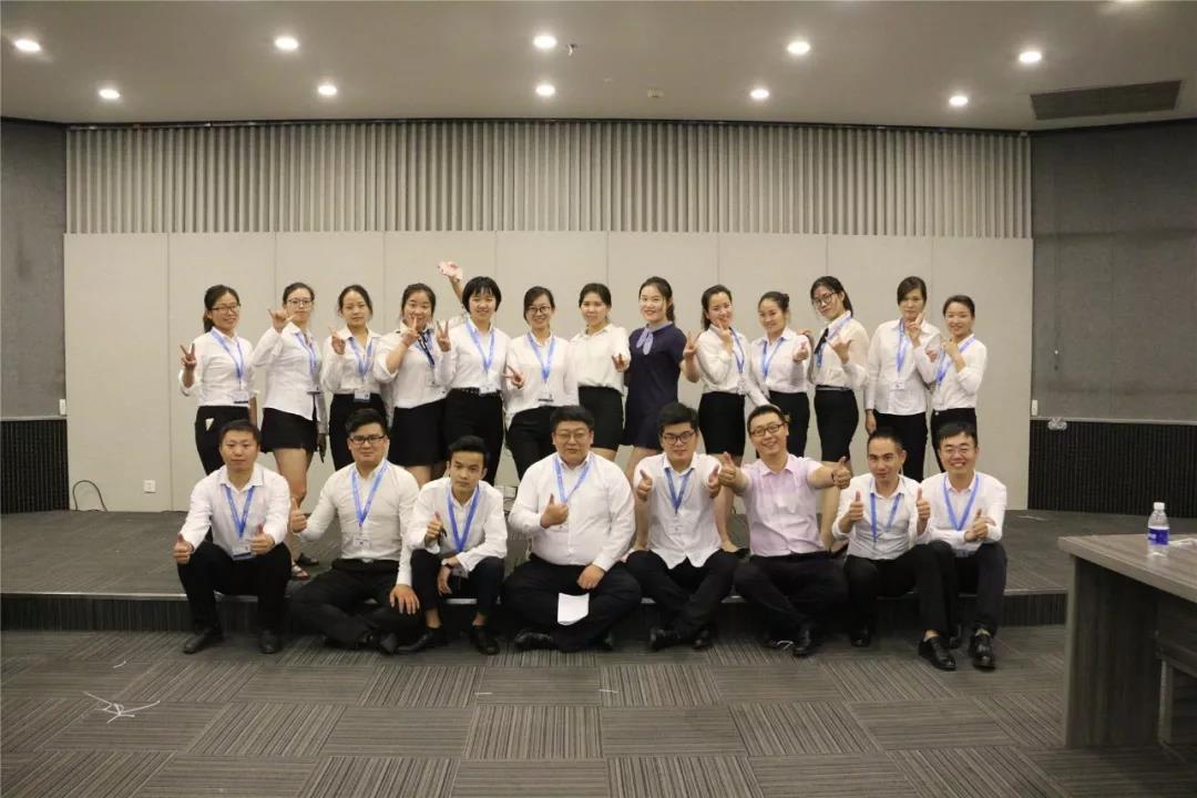 “順勢而為，網(wǎng)贏天下！”2018青峰網(wǎng)絡(luò)智能營銷峰會(huì)圓滿成功！