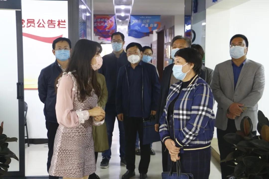 市人大財(cái)經(jīng)委員會(huì)副主任委員、市人大常委會(huì)財(cái)經(jīng)工委主任 衛(wèi)華平一行蒞臨洛陽青峰進(jìn)行復(fù)工復(fù)產(chǎn)情況工作指導(dǎo)！